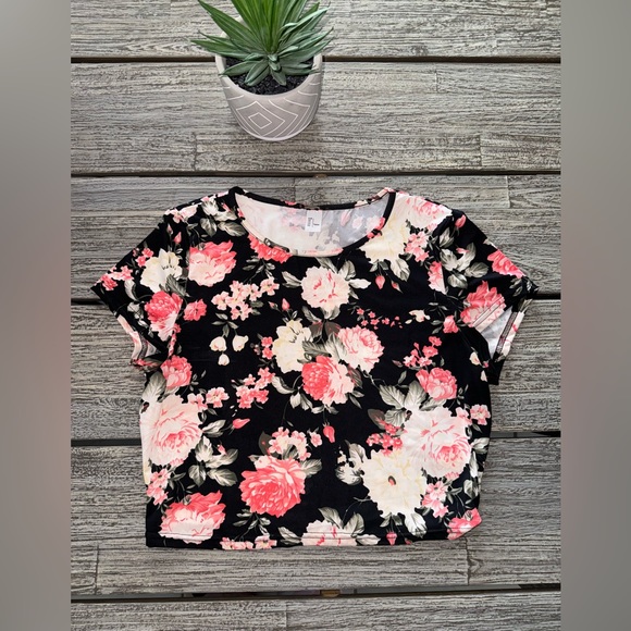 Women’s Black Floral Stretchy Crop Top, Sz LARGE - Picture 1 of 3